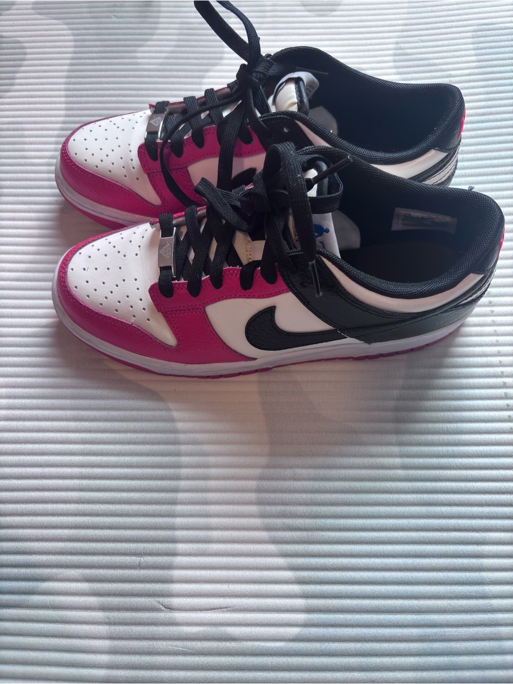 Nike dunk Low-Top Sneakers in White, red & Black